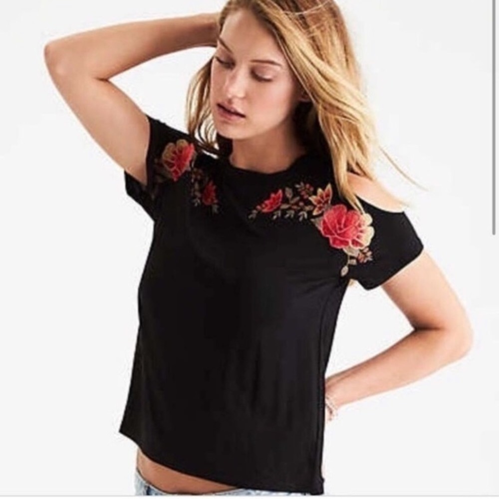 AEO Soft Sexy Cold Shoulder Embroidered T-Shirt L